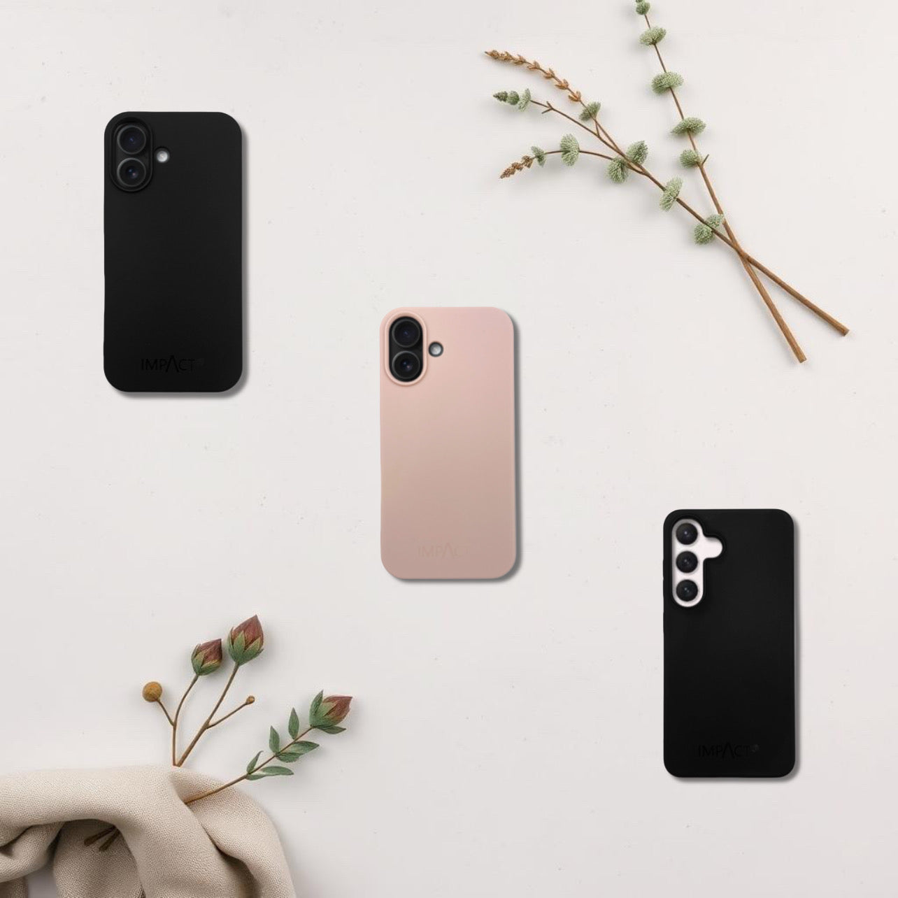 Recycelte IPhone Hülle schwarz & sandrosa und Recycelte Samsung Hülle schwarz.