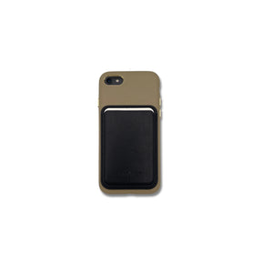Vegane Maislederhülle sand + veganes MagSafe Wallet schwarz im Set