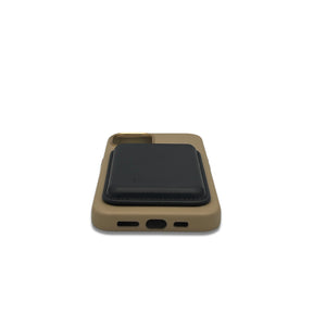Vegane Maislederhülle sand + veganes MagSafe Wallet schwarz im Set