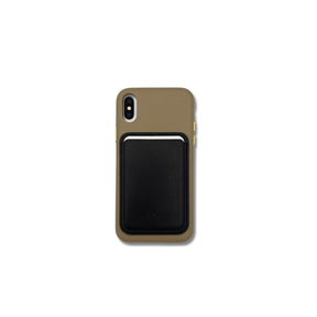 Vegane Maislederhülle sand + veganes MagSafe Wallet schwarz im Set